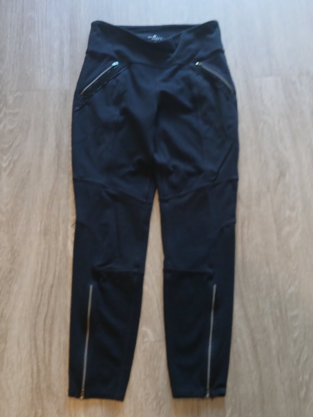 GREAT Women's Black Zippered Leggings